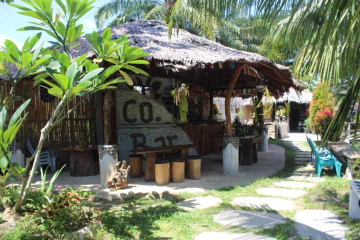 Eco Trekking Lodge, Bar & Jungle Tour'S Bukit Lawang Exteriör bild
