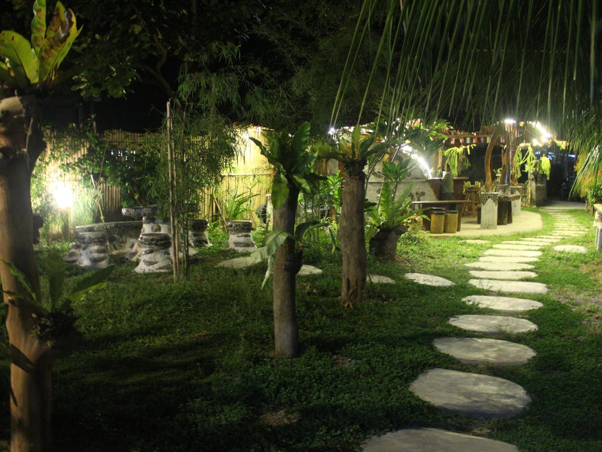 Eco Trekking Lodge, Bar & Jungle Tour'S Bukit Lawang Exteriör bild