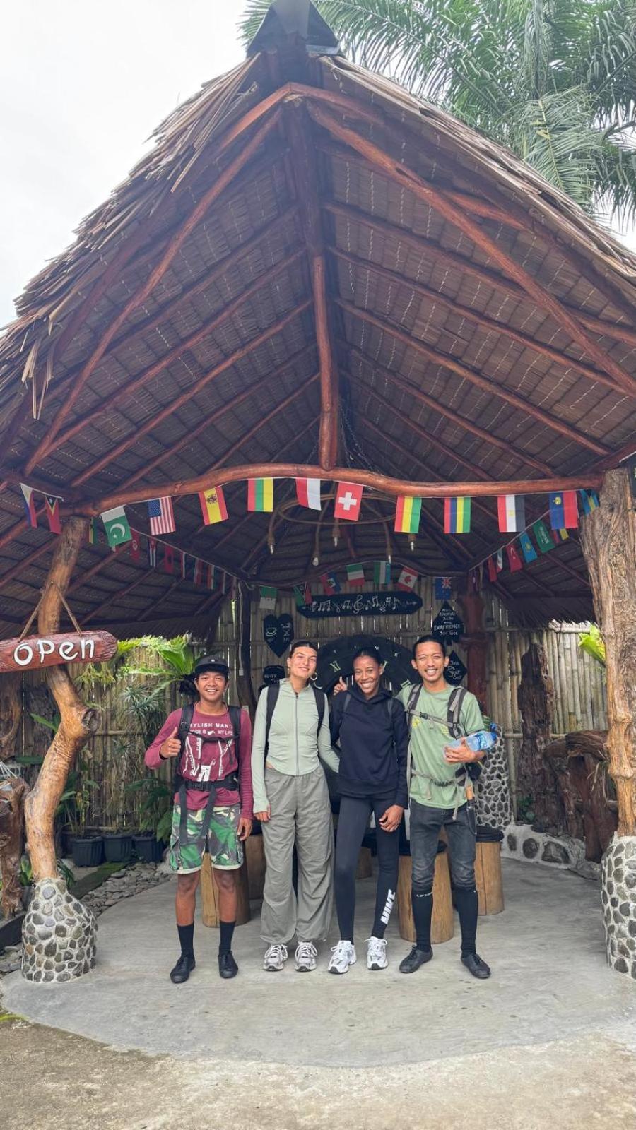 Eco Trekking Lodge, Bar & Jungle Tour'S Bukit Lawang Exteriör bild