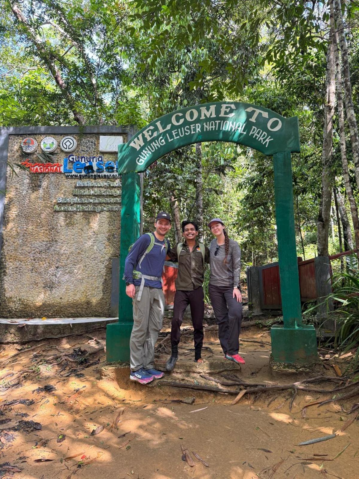 Eco Trekking Lodge, Bar & Jungle Tour'S Bukit Lawang Exteriör bild